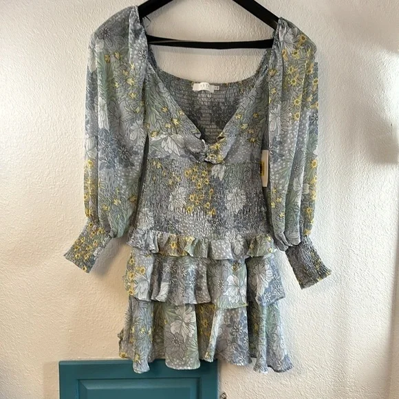 ASTR the Label Marietta Dress in Blue Floral size small NWT - Picture 2 of 15